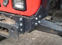 tmp_5659-_20160523_204602-885313013.JPG (390.63 KiB) 11168 mal betrachtet Verbindung über den Frontgewichtsträger